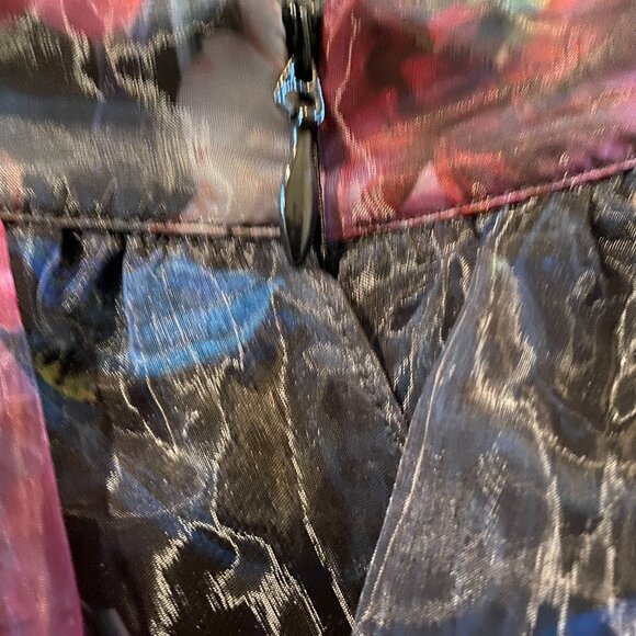 Bebe Floral Skirt Undershorts and Back Zip Closure Size 10 - Picture 7 of 10